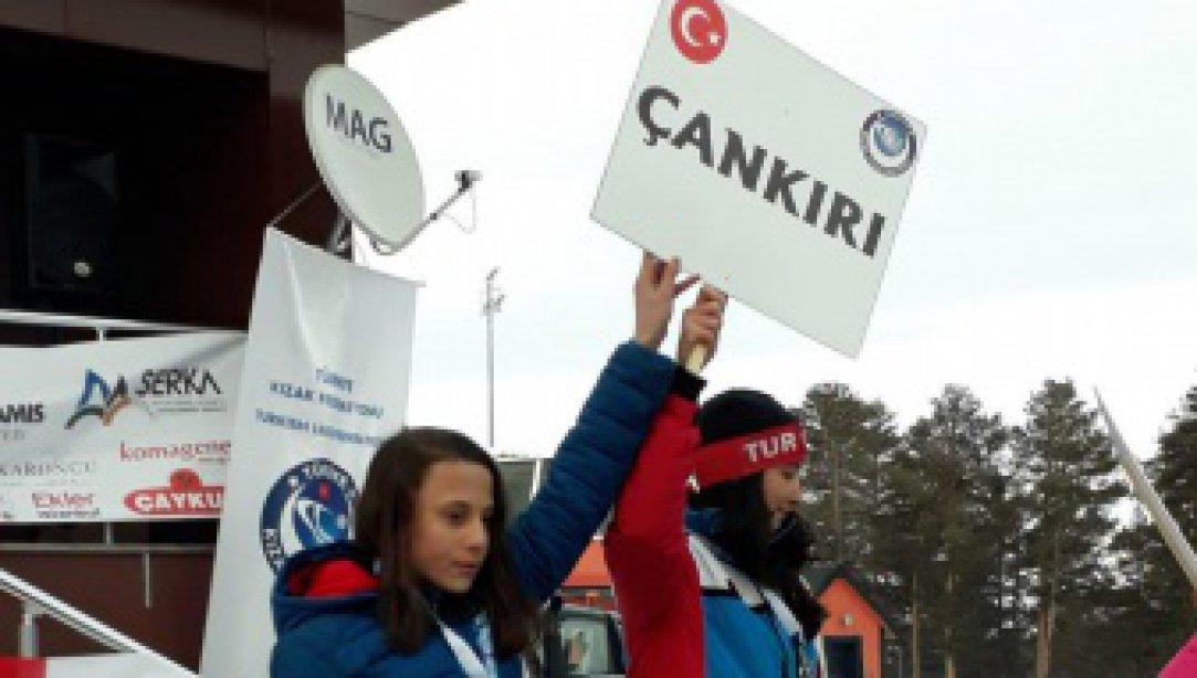  Fatih Sultan Mehmet Ortaokulu Öğrencilerinden Türkiye Kızak Şampiyonasında İki Derece Birden