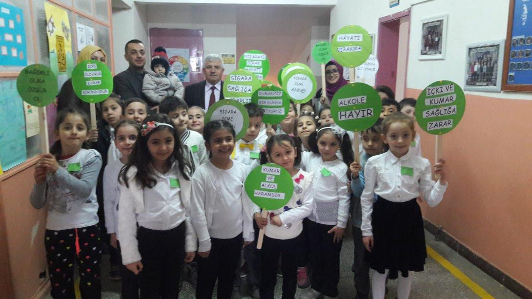 Atatürk ilkokulu Öğrencileri Bağımlılıkla Mücadele Etkinliği Düzenledi