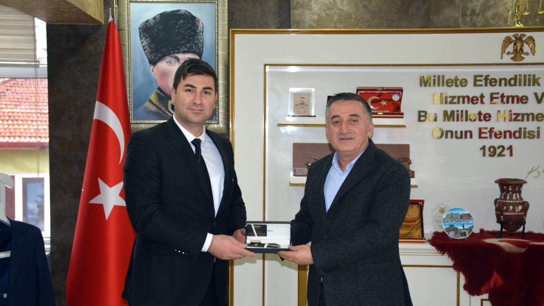 İlçe Milli Eğitim Müdürümüz ve Şube Müdürlerimiz Ilgaz Belediye Başkanımız Sayın Mehmed ÖZTÜRK'ü ziyaret etti.