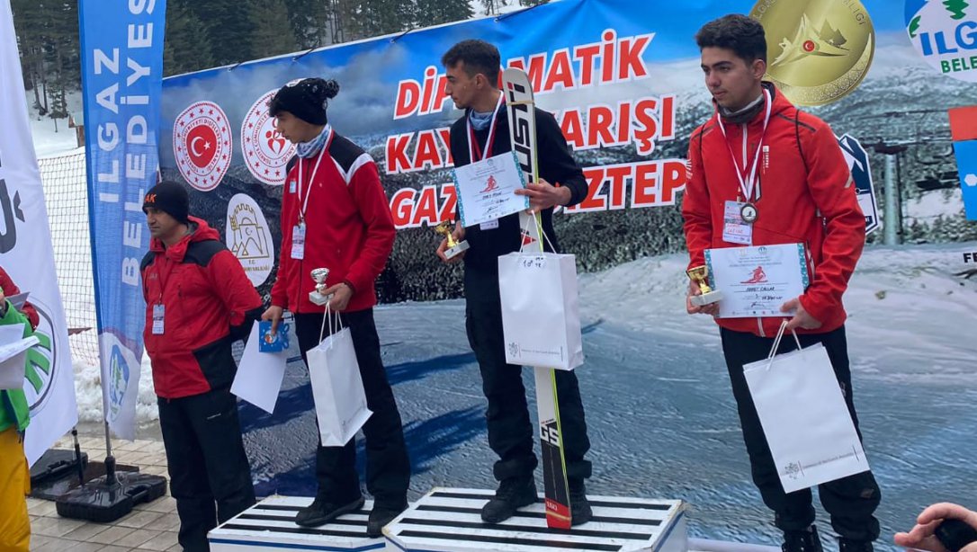Ilgaz Yıldıztepe'de Diplomatik Kayak Yarışı