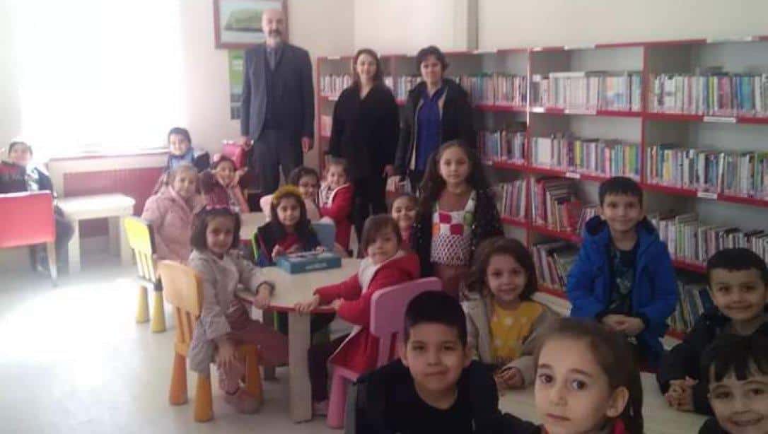 Atatürk İlkokulu Anasınıfı Öğrencilerinden Kütüphane Ziyareti
