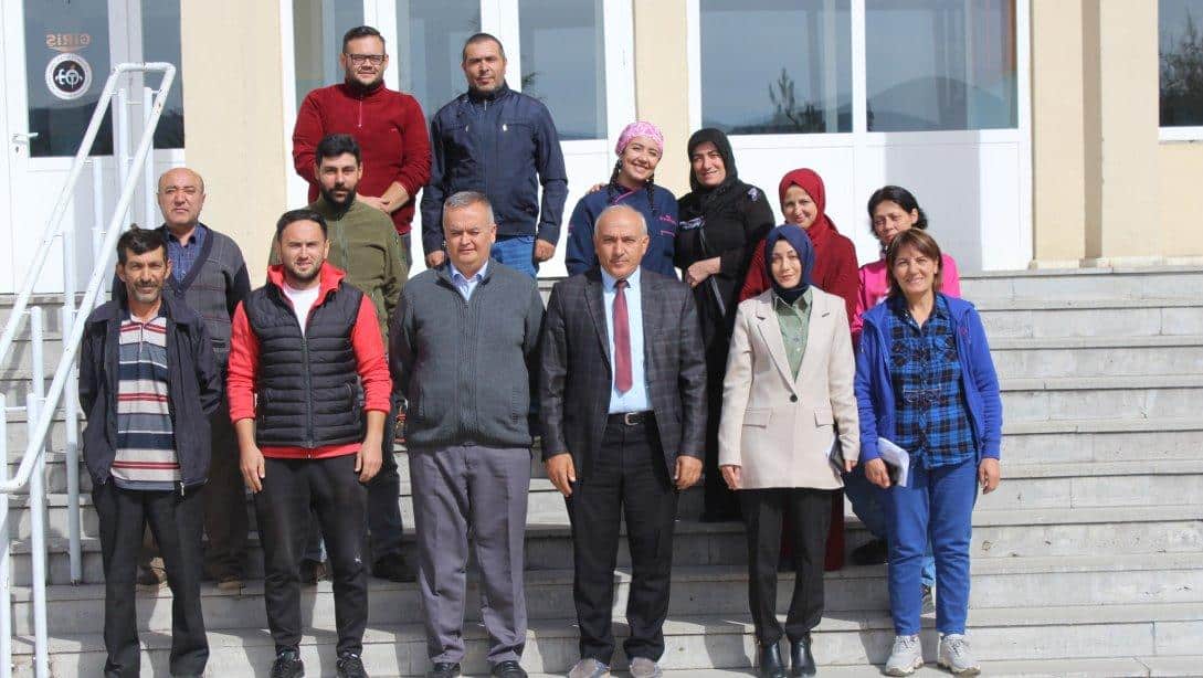 İlçe Milli Eğitim Müdürü Aydın BAHÇECİ Emel Oktay Türkoğlu Mesleki ve Teknik Anadolu Lisesini ziyaret etti.
