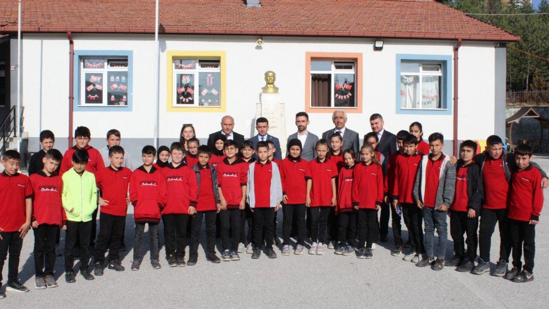 İlçemiz Kaymakamı Burak YILMAZ Cumhuriyet Ortaokulunu Ziyaret Etti