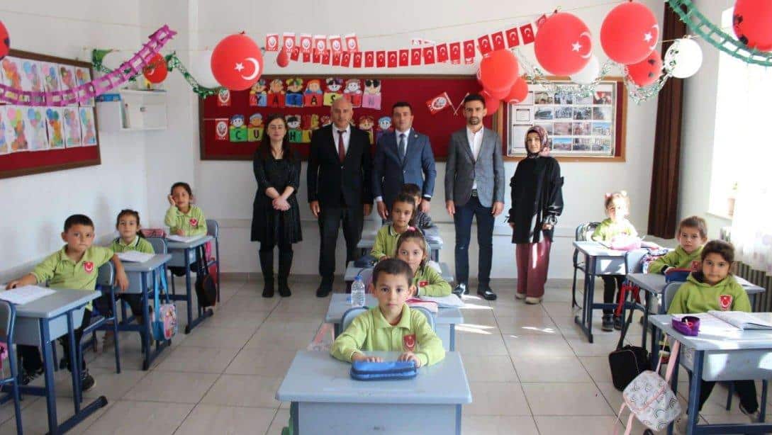 İlçemiz Kaymakamı Burak YILMAZ Şehit Serdal UYANIK Cumhuriyet İlkokulunu Ziyaret Etti