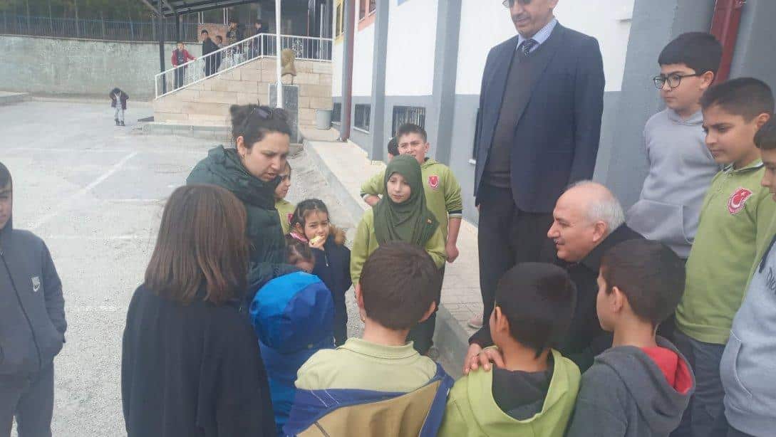 İlçe Milli Eğitim Müdürü Aydın BAHÇECİ Cumhuriyet Ortaokulunu ziyaret etti.