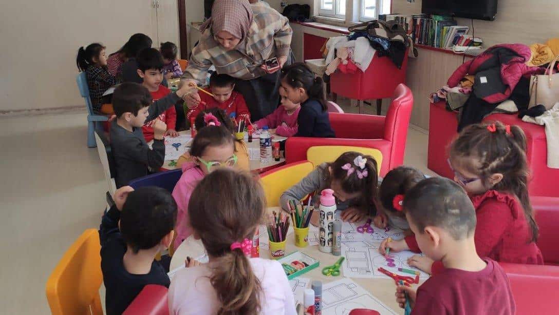 Şehit Serdal Uyanık Cumhuriyet İlkokulu ve Cumhuriyet Ortaokulu Okul Öncesi Öğrencilerinden  Halk Kütüphanesine Ziyaret 
