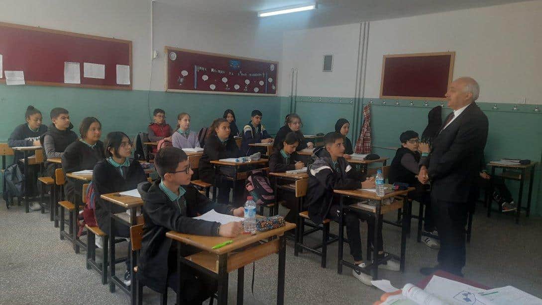  İlçe Milli Eğitim Müdürü Aydın BAHÇECİ Fatih Sultan Mehmet Ortaokulunu Ziyaret Etti.