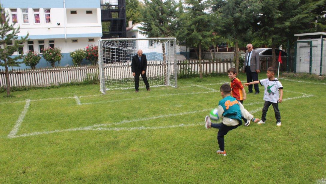 Yavuz Sultan Selim İlkokulumuzda Çim Futbol Sahası 